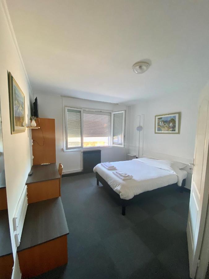 Hotel Du Centre Luce Chartres מראה חיצוני תמונה